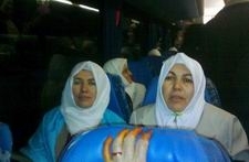 EDREMİT VE HAVRAN'DA UMRE YOLCULARI, DUA VE GÖZYAŞLARI İLE UĞURLANDI