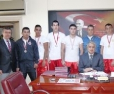 KAYMAKAM ERGUVAN DERECEYE GİREN SPORCULARI MAKAMINDA KABUL ETTİ