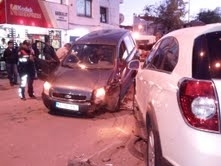 AYVALIK’TAKİ KAZA, TRAFİĞİ FELÇ ETTİ