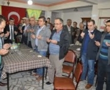 AVCILAR ATATÜRK’E MEVLİT OKUTTU AŞURE DAĞITTI