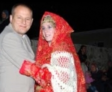 FRANSIZ GELİNE TÜRK USULÜ DÜĞÜN