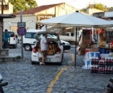 AYVALIK’TA AÇIK HAVADA EKMEK SATIŞINA SERT TEPKİ