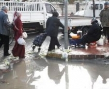 KISA SÜRELİ SAĞANAK VE DOLU YAĞIŞI HAYATI OLUMSUZ ETKİLEDİ