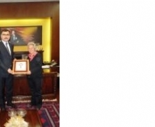 "FATMA CAVLU'DAN KATKI VERENLERE TEŞEKKÜR PLAKETİ"