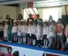 BAHÇEŞEHİR ÖĞRENCİLERİ KIZILAY’A YARDIMDA BULUNDU