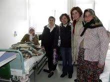 CHP KADIN KOLLARI’NDAN YATAN HASTALARA ZİYARET