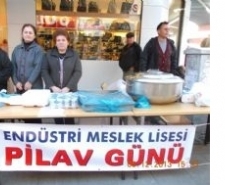 ENDÜSTRİ MESLEK LİSESİNİN PİLAV GÜNÜNE YOĞUN İLGİ
