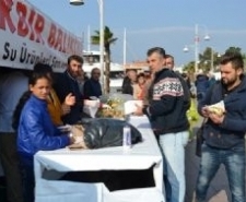 AYVALIK’TA HASAT GÜNLERİNDE 3 TON SARDALYA DAĞITILDI