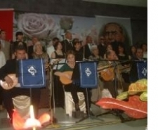 BABA OĞUL AYNI KORO DA SAZ  ÇALDI