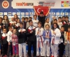 Burhaniyeli Tekvandocular Avrupa Şampiyonasından Madalya İle Döndü