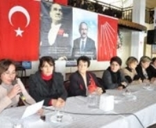 CHP’Lİ KADINLAR AKÇAY’DA TOPLANDI