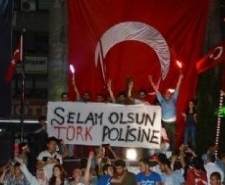 EDREMİT 7'DEN 70'E DEMOKRASİ NÖBETİNDE