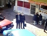 DÜZMECE KAVGAYI AYIRIRKEN MAAŞINDAN OLDU