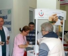 HASTANEDE DİYABET STANDINA BÜYÜK İLGİ