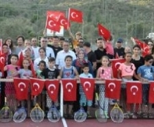 TENİS TURNUVASI ŞEHİTLERE ADANDI