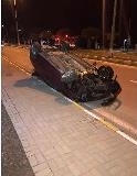 Refüje çarpan araç takla attı: 1 yaralı
