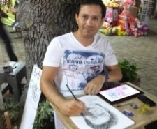 PORTRE RESİM ÇİZEREK PARA KAZANIYOR