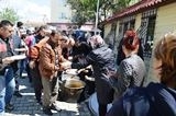 SEÇİM KAZANAN MUHTAR MAHALLEDE HAYIR DÜZENLEDİ