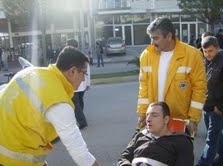 EDREMİT'TE ÖĞRENCİYE KAMYONET ÇARPTI