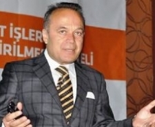BİR PANELE KATILMAK İSTEYEN GAZETECİ ŞÜKRÜ KIZILOT BEYİN KANAMASI GEÇİRDİ
