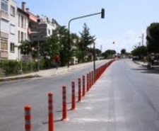 AYVALIK’TAKİ SORUNLU YOL İKİYE BÖLÜNDÜ