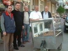 BURHANİYE’DE SEYYAR TATLICININ KİTAP TUTKUSU