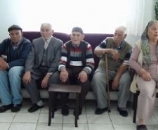 PROTOKOL YAŞLILARIN ELİNİ ÖPTÜ HAYIR DUALARINI ALDI