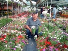 MAKİNE MÜHENDİSİYDİ, ÇİÇEKÇİ OLDU