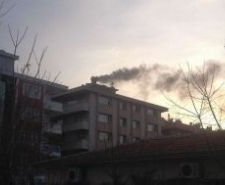EDREMİT’TE BİLİNÇSİZ YAKILAN KALORİFERLER HAVAYI KİRLETİYOR