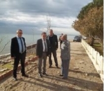 EDREMİT SAHİLLERİNDE FIRTINA SONRASI BAKIM ONARIMLAR BAŞLADI