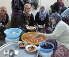 DUTLUCA KÖYÜNDE ORUÇLAR HEP BİRLİKTE AÇILIYOR