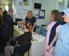 AK PARTİ KADIN KOLLARI'NDAN HASTANE ZİYARETİ