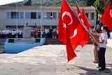 AYVALIK'TA YENİ EĞİTİM-ÖĞRETİM DÖNEMİ BURUK BİR TÖRENLE AÇILDI