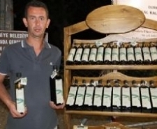 ÖREN MEYDANINDA ÖDÜLLÜ YAĞLARINI TANITIYOR