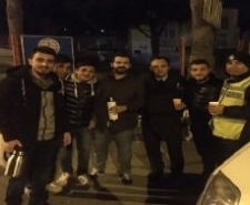 Gece nöbet tutan polislere sıcak çorba ikramı