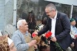 EDREMİT'TE YAŞLILARIN EL EMEĞİ GÖZNURU ÜRÜNLERİ GÖRÜCÜYE ÇIKTI