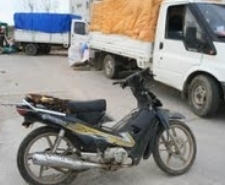 JANDARMA ÇALINAN MOTOSİKLETİ İŞÇİ TAŞIYAN KAMYONETTE ELE GEÇİRDİ