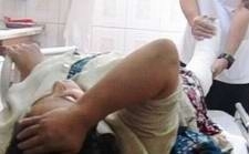 MOTOSİKLET ANNE İLE KIZINA ÇARPTI: 3 YARALI