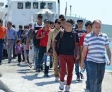 AYVALIKTA 166 KAÇAK GÖÇMEN YAKALANDI