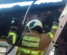 BURHANİYE’DE BACA YANGINI ÇATI KATINI YAKTI