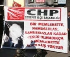 CHP, EDREMİT’TE İSMET İNÖNÜ’YÜ ANDI