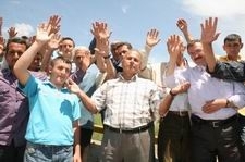 YIKILAN KÖPRÜ KÖYLÜYÜ CANBAZ YAPTI