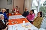 EDREMİT'TE HUZUREVİ SAKİNLERİ SANATLA HAYATA BAĞLANIYOR