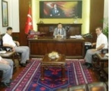 VALİ TURHAN, EDREMİT&#039;Lİ ROMANLARLA İFTARDA BİR ARAYA GELECEK