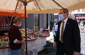 Ayvalık Belediye Başkanı Mesut Ergin, yeni dönem öncesinde Ayvalık çarşı esnafını ziyaret etti.