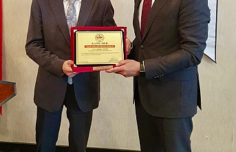 CHP Genel Başkan Yardımcısı Ahmet Akın Yılın Milletvekili seçildi.