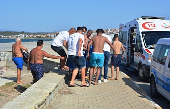 Halk plajında boğulmak üzere olan vatandaş son anda kurtarıldı
