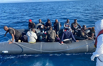 Yunanistan ittiği 20 göçmeni Türk Sahil Güvenlik ekipleri kurtardı