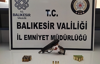 Balıkesir'de polis 12 aranan kişiyi sıkı takip sonucu yakaladı
