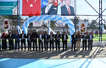 Yeniköy İlköğretim Okulu bahçesine yapılan Halı Saha açılışı yapıldı.